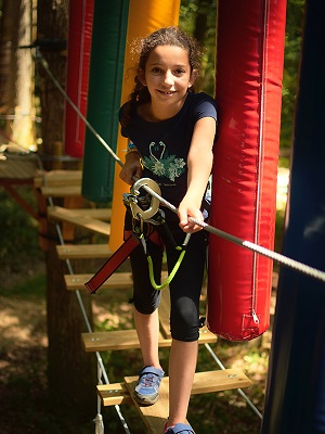 Fêter l'anniversaire d'un enfant à Tours en Indre-et-Loire, à Gadawi Park. A 2 heures de Paris, un anniversaire inoubliable en France, sans déco de garçon ou fille à votre domicile, sans ballons, table, gobelets, assiettes et décorations à installer, mais avec des gâteaux d'anniversaire !