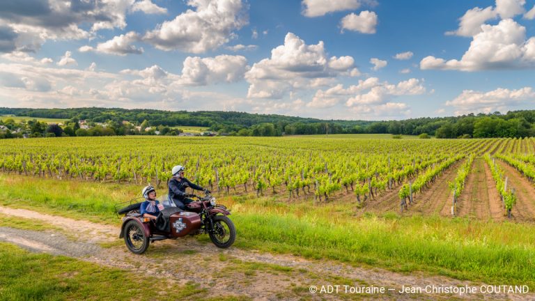 Le Fascinant Week-End avec Rétro Tour : Ils se mettent en 4 pour nos 5 vins : Balade dans les vignes en side-car-1