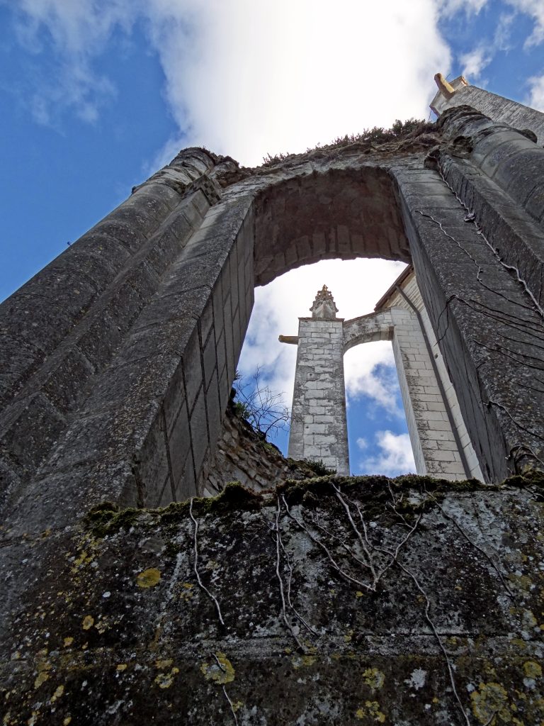 Curieuses Visites – Secret d’église-1