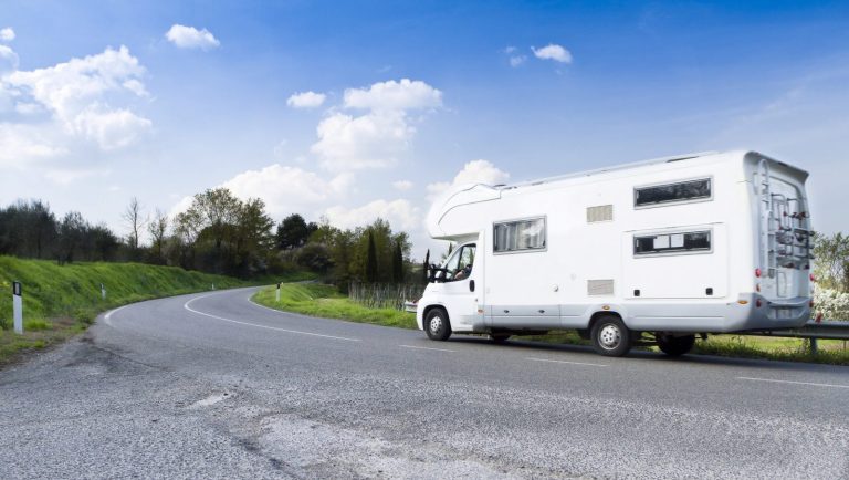 Camping Car Park – Aire de Céré-la-Ronde, les Pins-1