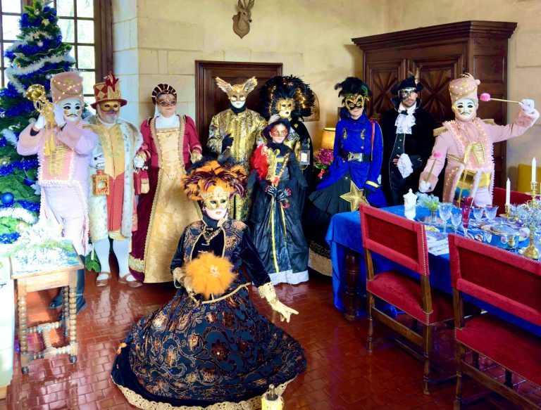 Costumés vénitiens illuminés au château de l’Islette-1